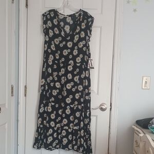 Signature by Sangria Black Daisy Print Maxi Dress